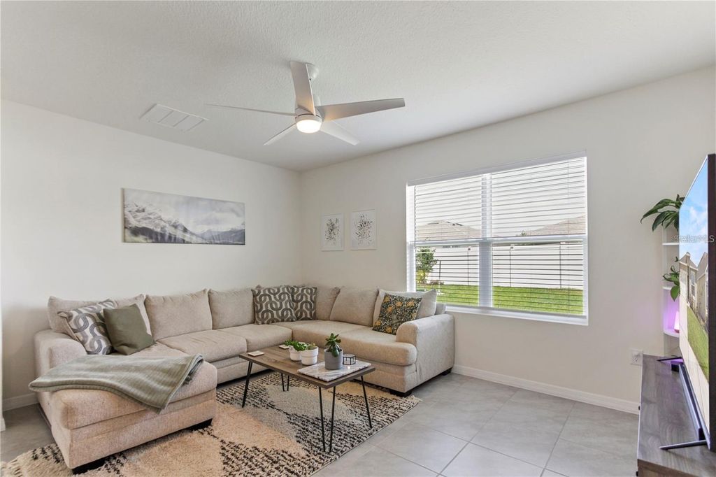 Image 14 of property listing at 1975 CACUTTA WAY, Kissimmee, FL 34744