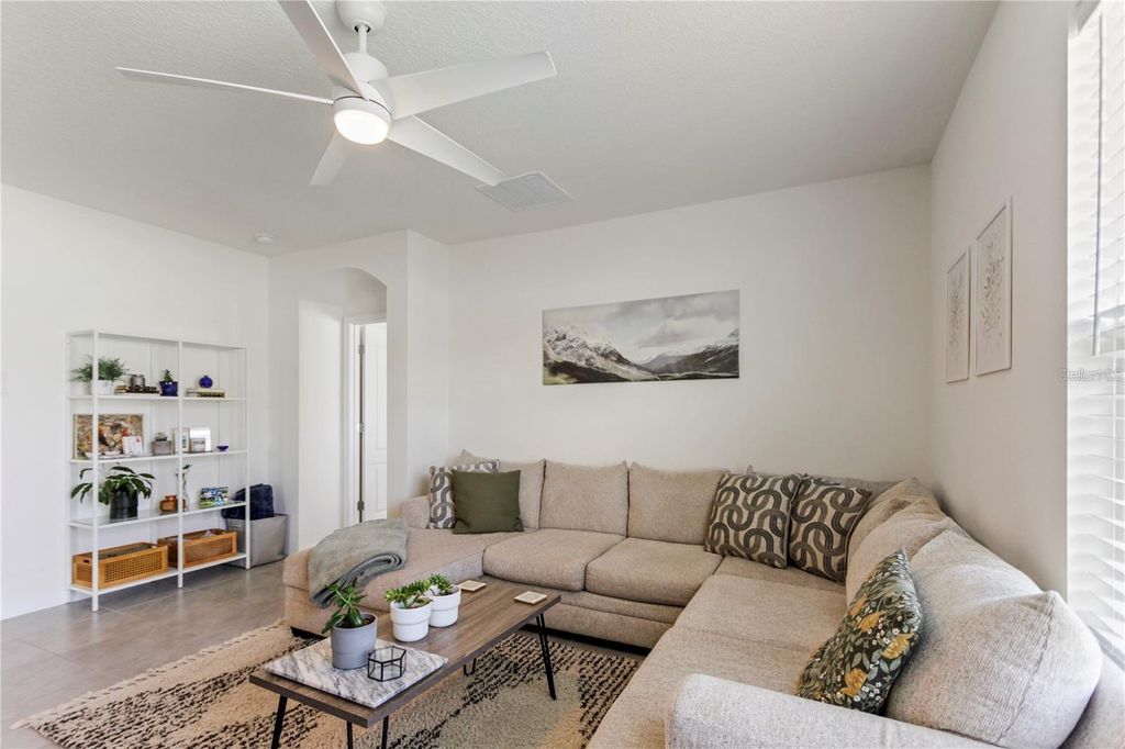 Image 15 of property listing at 1975 CACUTTA WAY, Kissimmee, FL 34744