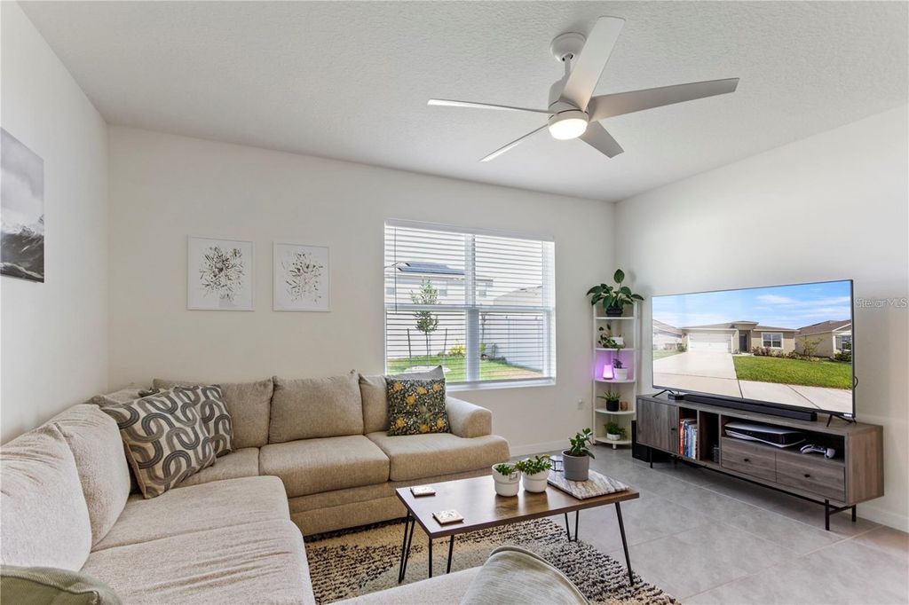 Image 16 of property listing at 1975 CACUTTA WAY, Kissimmee, FL 34744