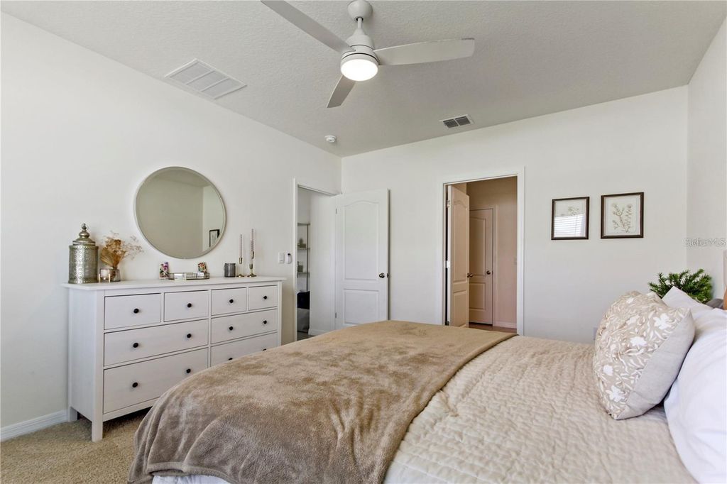 Image 18 of property listing at 1975 CACUTTA WAY, Kissimmee, FL 34744