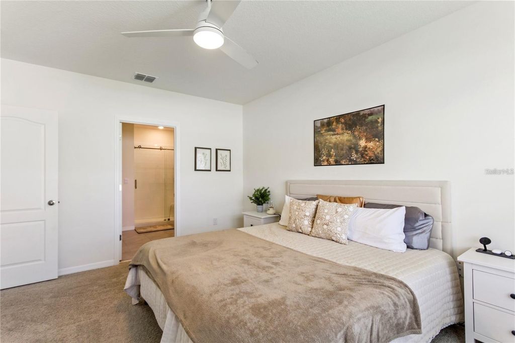 Image 19 of property listing at 1975 CACUTTA WAY, Kissimmee, FL 34744