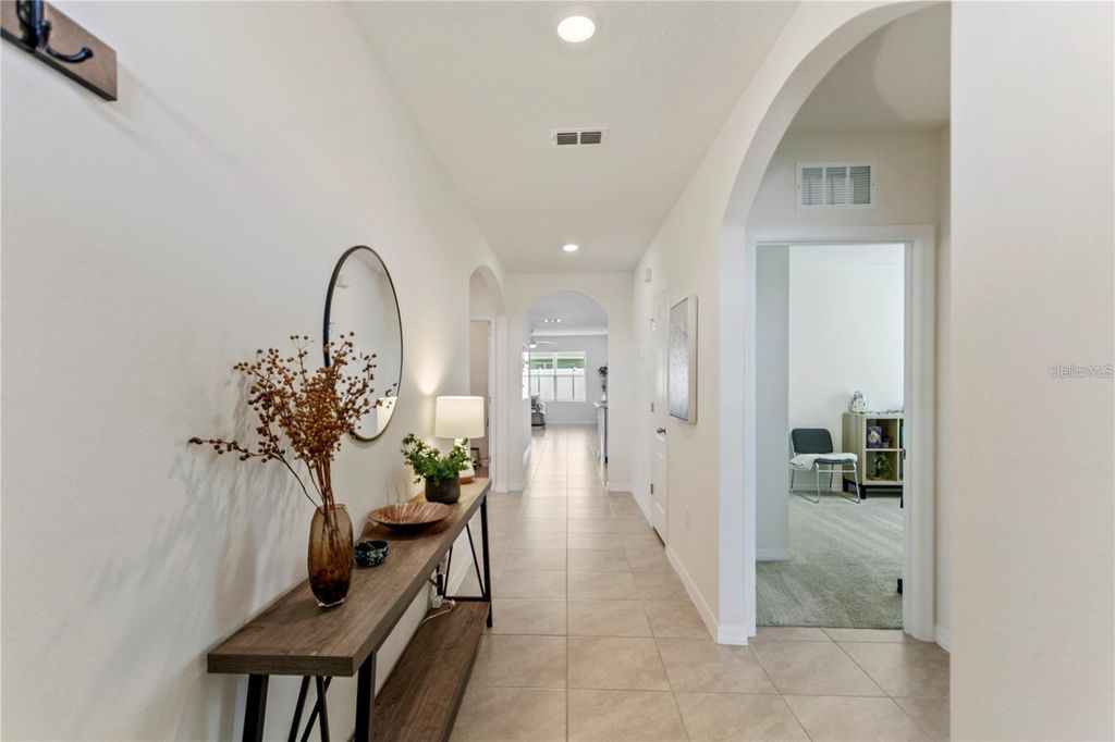 Image 5 of property listing at 1975 CACUTTA WAY, Kissimmee, FL 34744