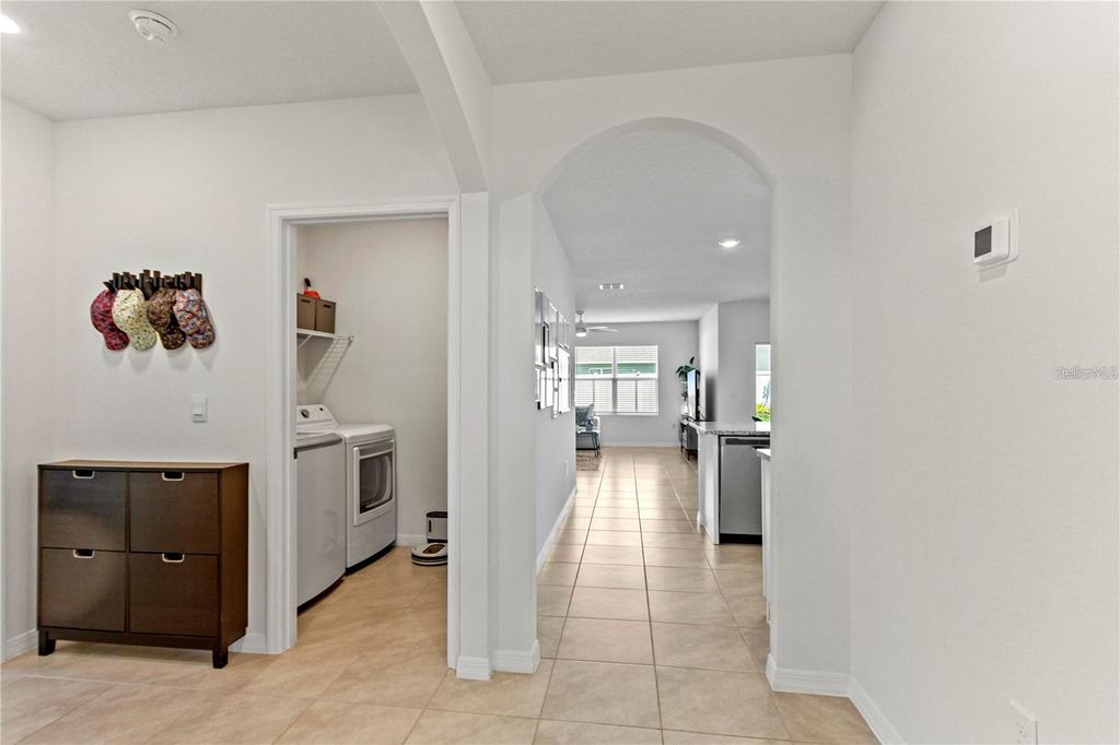 Image 6 of property listing at 1975 CACUTTA WAY, Kissimmee, FL 34744