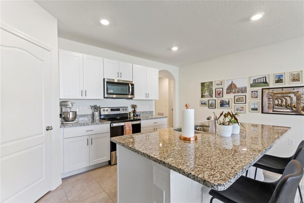 Image 10 of property listing at 1975 CACUTTA WAY, Kissimmee, FL 34744