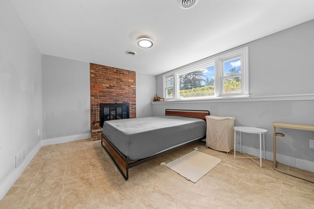 9 Oak Drive, Plainville, MA 02762