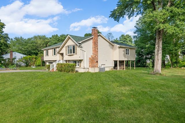 9 Oak Drive, Plainville, MA 02762