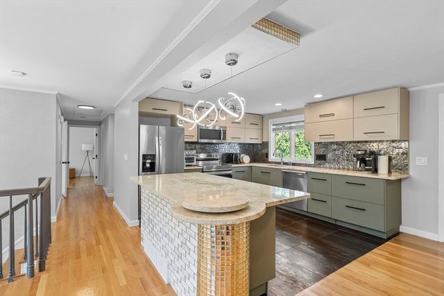 9 Oak Drive, Plainville, MA 02762