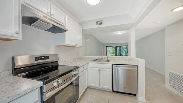1720 GLENHOUSE DRIVE 326, Sarasota, FL 34231