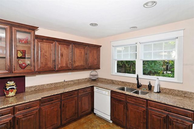 1720 GLENHOUSE DRIVE 326, Sarasota, FL 34231