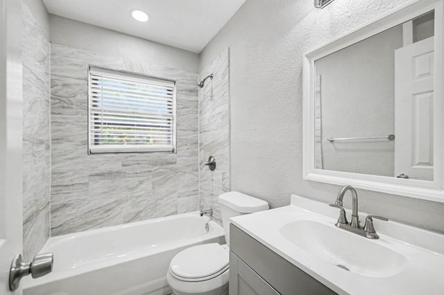 2010 Glenhaven Street, Arlington, TX 76010