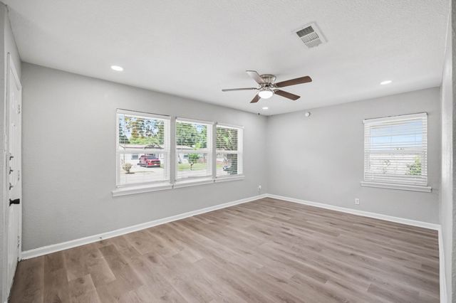 2010 Glenhaven Street, Arlington, TX 76010