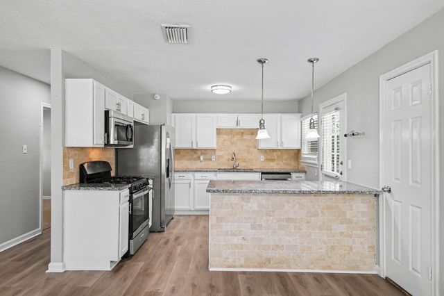 2010 Glenhaven Street, Arlington, TX 76010