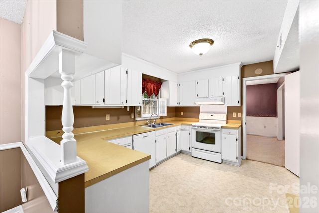 621 Winter Wood Drive, Matthews, NC 28105