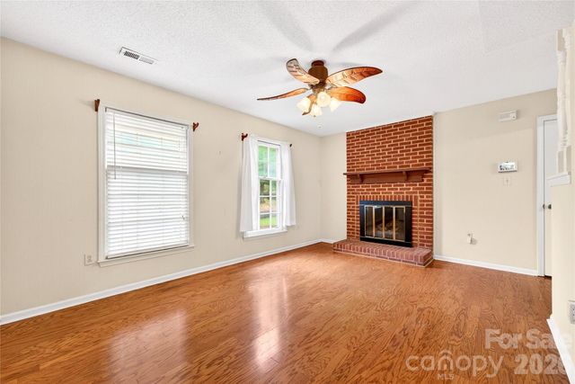 621 Winter Wood Drive, Matthews, NC 28105