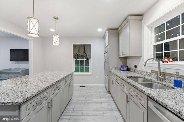 7376 WOODSTONE CT, Warrenton, VA 20187