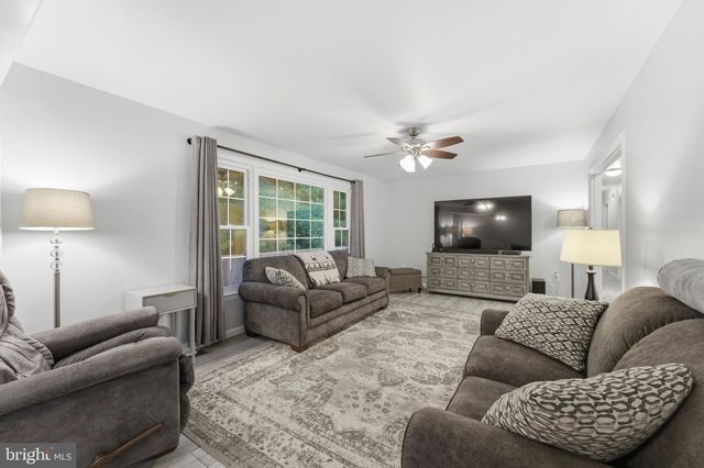 7376 WOODSTONE CT, Warrenton, VA 20187