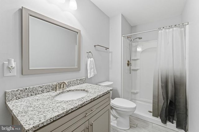 7376 WOODSTONE CT, Warrenton, VA 20187