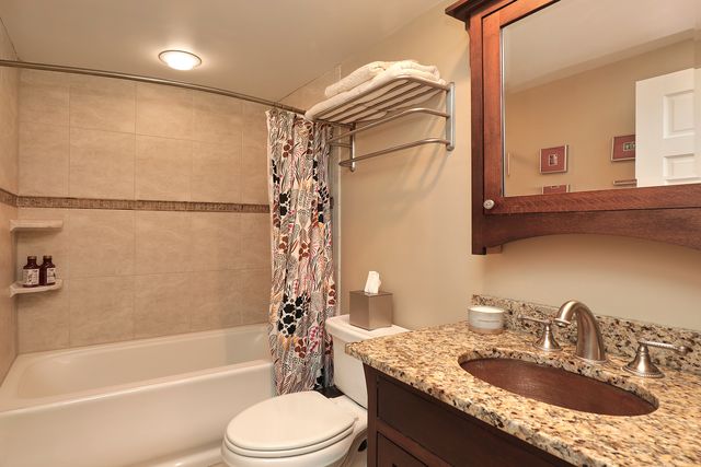 1196 Cedar Lane, Northbrook, IL 60062