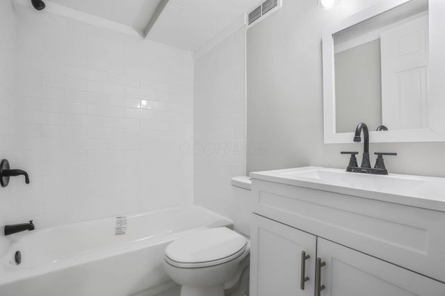 2288 Majestic Drive W, Columbus, OH 43232