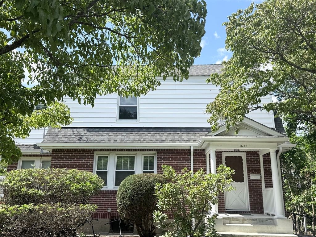 1639 Washington St HS, Newton, MA 02465