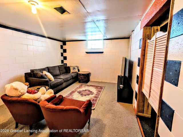 825 W Lake Lansing Road, East Lansing, MI 48823