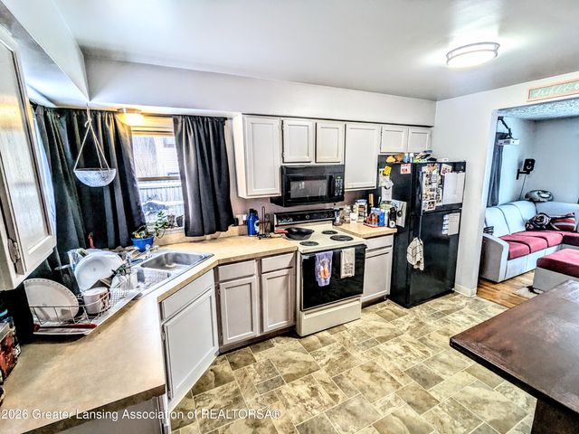 825 W Lake Lansing Road, East Lansing, MI 48823