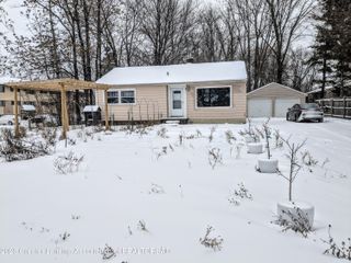 825 W Lake Lansing Road, East Lansing, MI 48823