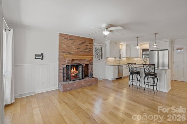 8032 Lakeview Drive, Denver, NC 28037