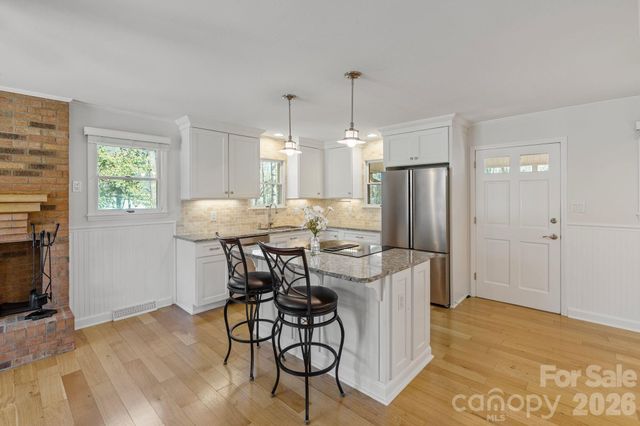 8032 Lakeview Drive, Denver, NC 28037