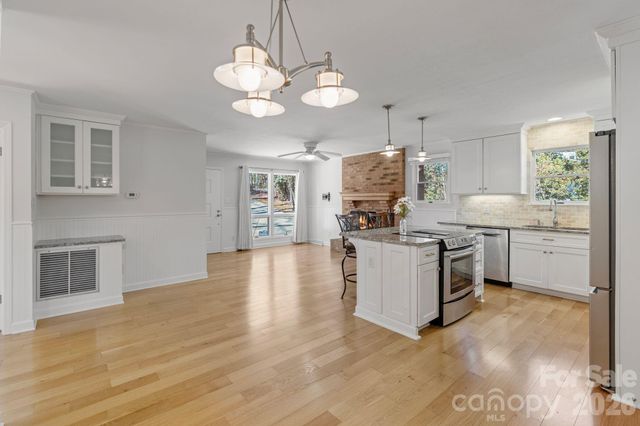 8032 Lakeview Drive, Denver, NC 28037