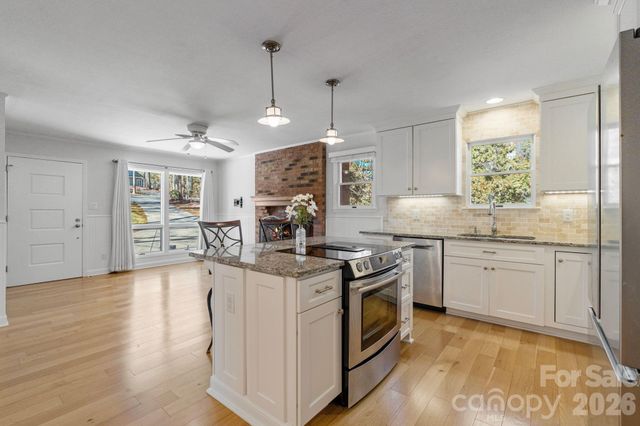 8032 Lakeview Drive, Denver, NC 28037