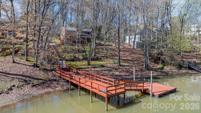 8032 Lakeview Drive, Denver, NC 28037