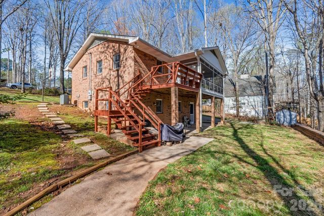 8032 Lakeview Drive, Denver, NC 28037