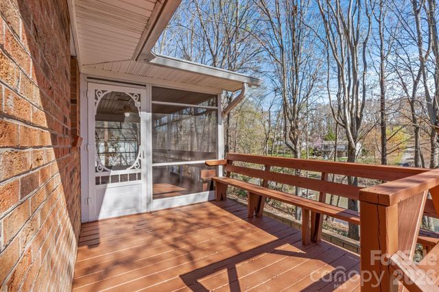 8032 Lakeview Drive, Denver, NC 28037