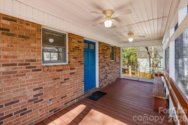 8032 Lakeview Drive, Denver, NC 28037