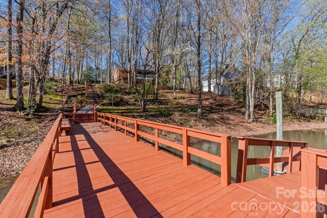 8032 Lakeview Drive, Denver, NC 28037