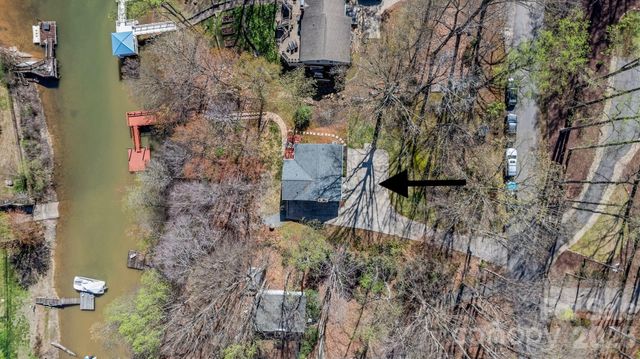 8032 Lakeview Drive, Denver, NC 28037