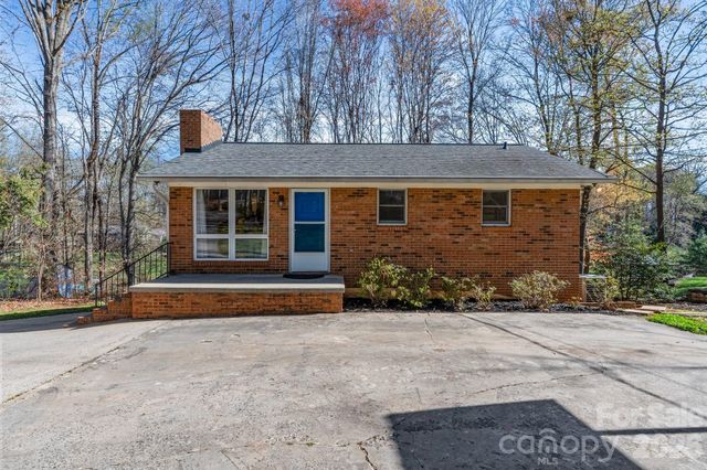 8032 Lakeview Drive, Denver, NC 28037