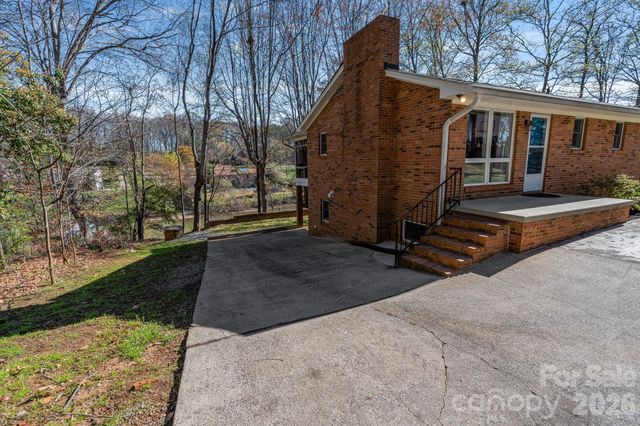 8032 Lakeview Drive, Denver, NC 28037