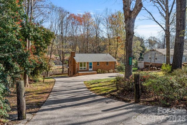 8032 Lakeview Drive, Denver, NC 28037