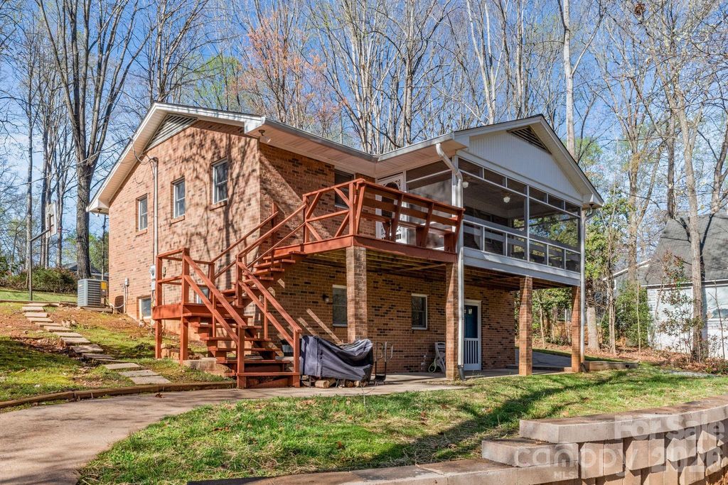 8032 Lakeview Drive, Denver, NC 28037