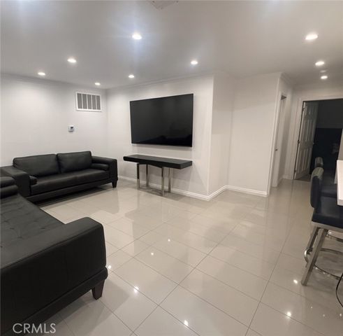 3381 Oakmont View Drive A, Glendale, CA 91208