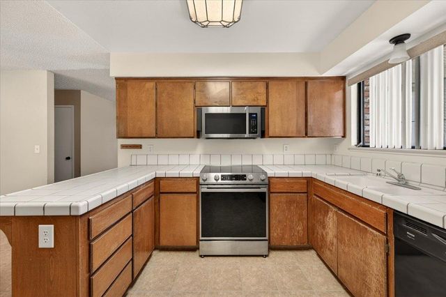 1715 Donner Avenue, Clovis, CA 93611