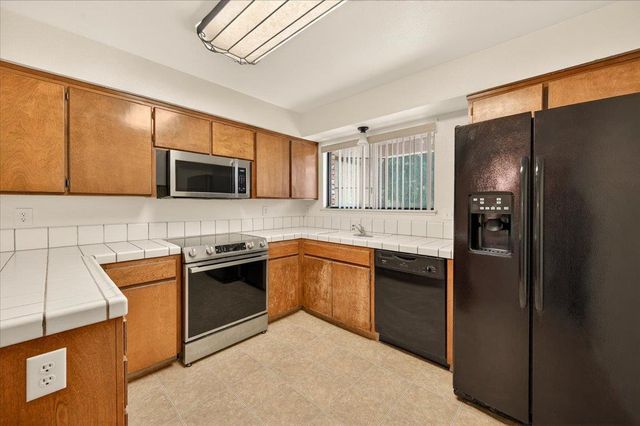 1715 Donner Avenue, Clovis, CA 93611