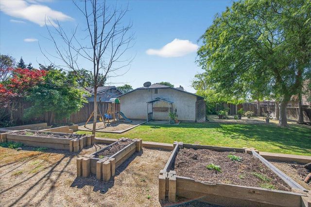 1715 Donner Avenue, Clovis, CA 93611