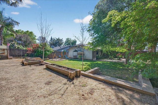 1715 Donner Avenue, Clovis, CA 93611