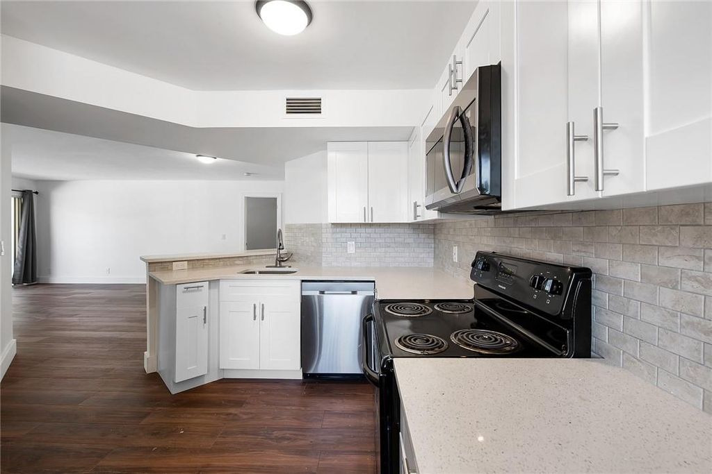 8851 Wiles Rd 202, Coral Springs, FL 33067