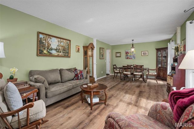 5535 Seagrave Court, St Louis, MO 63129