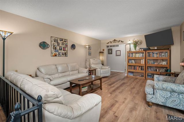 5535 Seagrave Court, St Louis, MO 63129