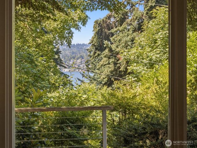 12428 68th Avenue NE, Kirkland, WA 98034
